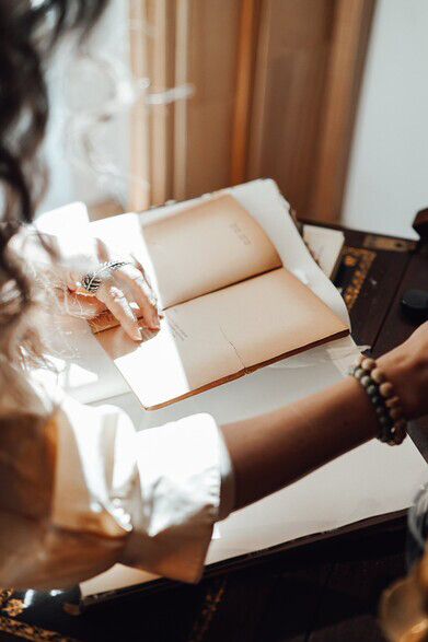 Autora, professora e poeta brasileira escreve sua apresentação no dia do lançamento do livro de poesias