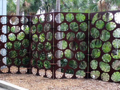 Ernesto Neto, Espacio divisorio mínimo, 2008
Cor-Ten steel. Collection Pérez Art Museum Miami, gift of Jorge M. and Darlene Pérez.