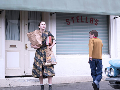 Fotograma del filme «Siempre hemos vivido en el castillo», dirigida por Stacie Passon