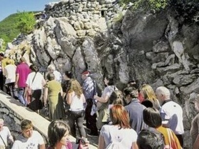 Rocca Porena, Salita allo Scoglio di Santa Rita