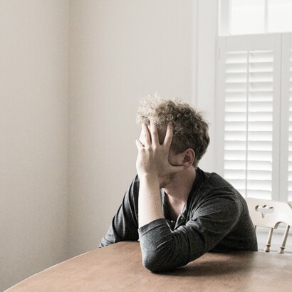 Liée à la déception voire la colère, la frustration peut subvenir face à une résistance, que l'on pense percevoir, à l'encontre de sa volonté ou de ses désirs