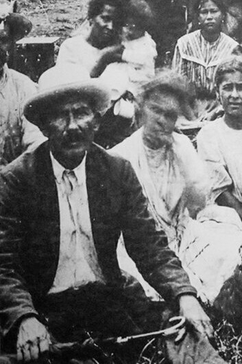 Personas afectadas por el terromoto de 1910 en Cartago, Costa Rica