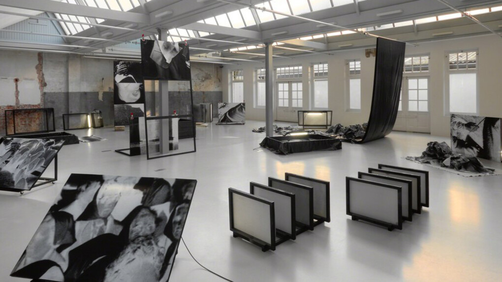 Imprinted Mater. Courtesy of Looiersgracht 60