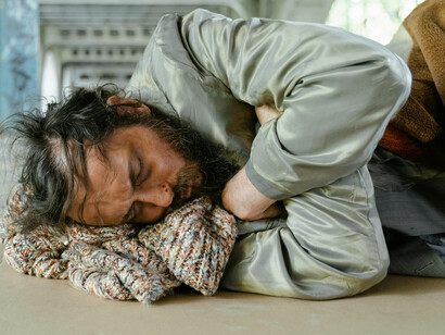 Los grandes principios morales no sirven de nada si se pasa hambre o no se tiene un techo bajo el que cobijarse