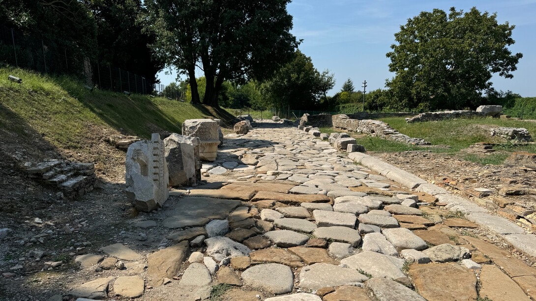Le antiche strade della città di Aquileia testimoniano l’importanza di questo centro romano come crocevia commerciale tra l’Adriatico e l’Europa centrale. Aquileia, Italia