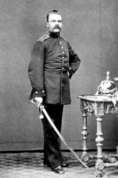 Retrato de Friedrich Nietzsche en uniforme militar
