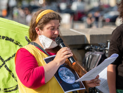 "Extincion Rebellion", discurso mientras se medita caminando. 15 de agosto de 2021. Berlín, Alemania 