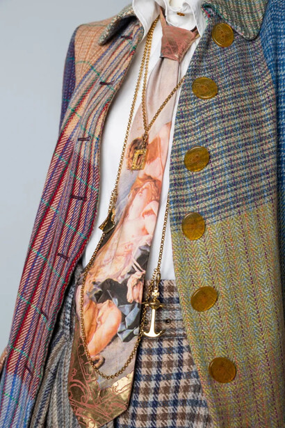 Framing fashion, details, exhibition view. Courtesy of The Bowes Museum