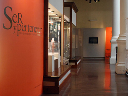Ser y pertenecer. Courtesy of Museo de La Plata