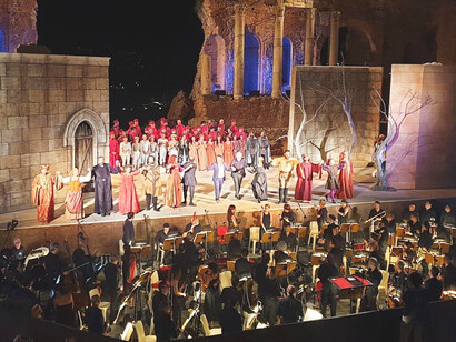 Applausi, standing ovation e richieste continue di bis