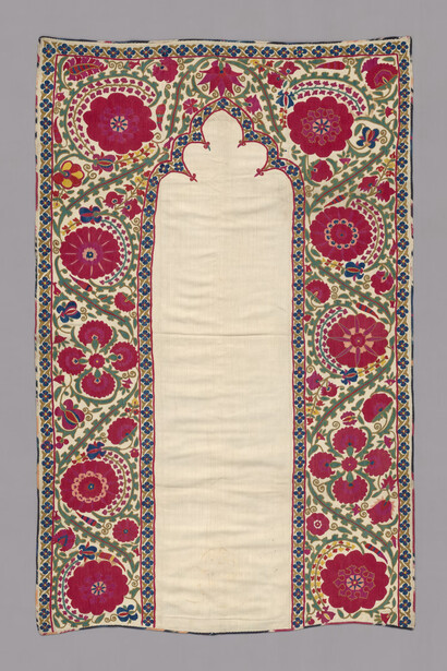 Mihrab or Jai-namaz Suzani, 18th century. Courtesy of Art Institute of Chicago