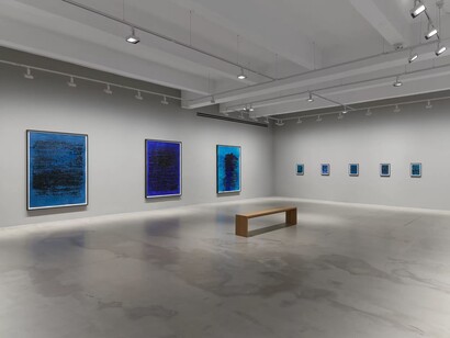 Glenn Ligon, late at night, early in the morning, at noon, exhibition view. Courtesy of Hauser & Wirth Gallery