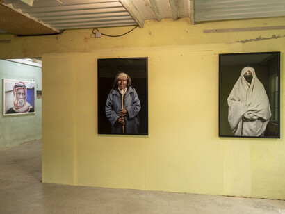 Leila Alaoui, Essaouira (Les Marocains), 2012
Lambda print mounted on Dibond
120 x 80 cm. Exhibiton view 'Traversées' - Galleria Continua / Les Moulins, Mai 2018
Courtesy Fondation Leila Alaoui and Galleria Continua, San Gimignano / Beijing / Les Moulins / Habana. Photo by Oak Taylor-Smith
Souk de Tounfite, Moyen-Atlas (Les Marocains), 2011, Lambda print mounted on Dibond, 120 x 80 cm- Exhibiton view 'Traversées' - Galleria Continua / Les Moulins, Mai 2018- Courtesy Fondation Leila Alaoui and Galleria Continua, San Gimignano / Beijing / Les Moulins / Habana
Photo by Oak Taylor-Smith. Natreen, 2013
Lambda print mounted on Dibond
100 x 150 cm. Exhibiton view 'Traversées' - Galleria Continua / Les Moulins, Mai 2018
Courtesy Fondation Leila Alaoui and Galleria Continua, San Gimignano / Beijing / Les Moulins / Habana. Photo by Oak Taylor-Smith
