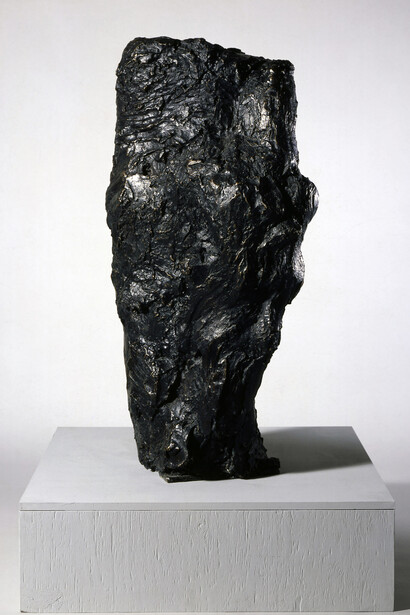 Per Kirkeby (* 1938), "Nyt Laeso-hoved", 1984, Bronze, 115 x 47 x 61 cm, Courtesy: Daniel Blau Munich/London