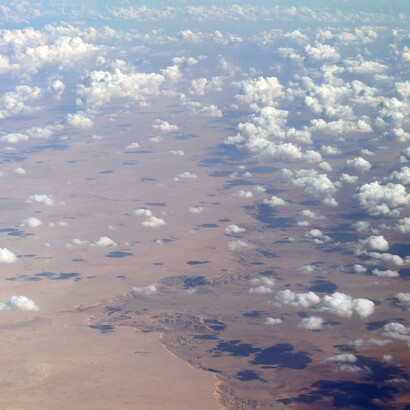 Il ritrovamento di questo antico ominoide nel deserto settentrionale ha fornito nuove informazioni sull’evoluzione delle scimmie antropomorfe tra Africa ed Eurasia. Qattara Depression, Egitto