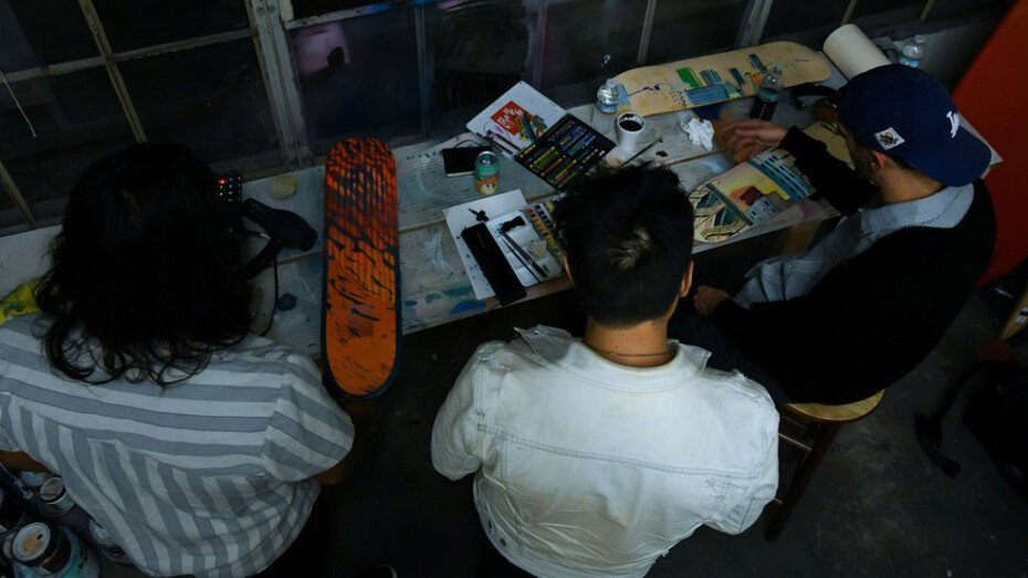Ewkuks presents Art-Chemists SK8 Show. Courtesy of Ewkuks