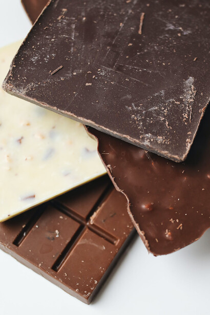 No Brasil, para ser chamado chocolate, é necessário que o produto tenha pelo menos 25% dos sólidos de cacau