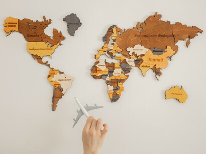 Organizar viagens é o papel do agente de viagem; Mapa do mundo