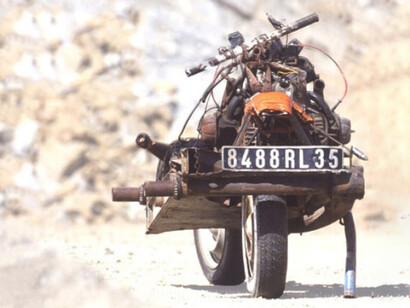 Vista trasera de la motocicleta con la que Emile Leray salvó su vida
