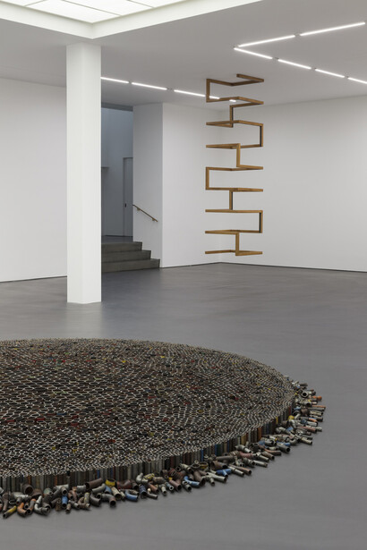 Roman Ondak, Perfect Society. Courtesy of Esther Schipper