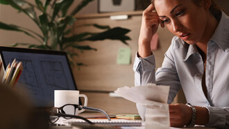 Comprendre ses documents administratifs ne devrait jamais relever du privilège, surtout lorsque des erreurs ou des termes techniques viennent alourdir ce qui devrait être transparent