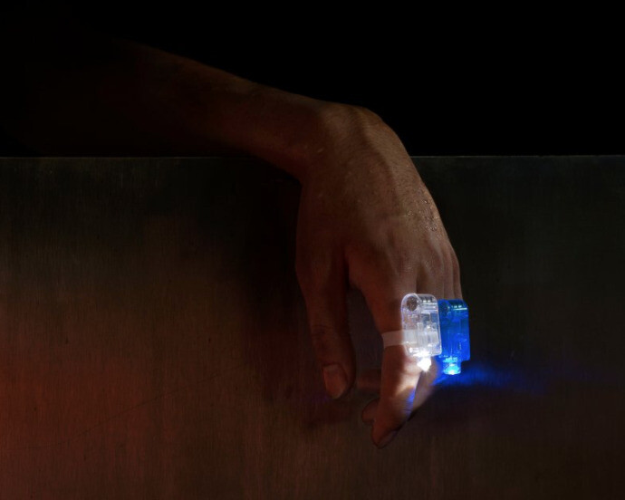 Chen Wei Two Lights, 2016, Archival Inkjet Print 50 x 40 cm © Chen Wei. Courtesy Galerie Rüdiger Schöttle