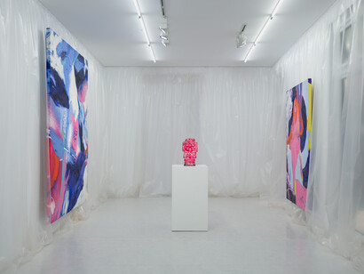 Donna Huanca, Las niñas del altiplano, vista de exhibición. Cortesía de Travesía Cuatro