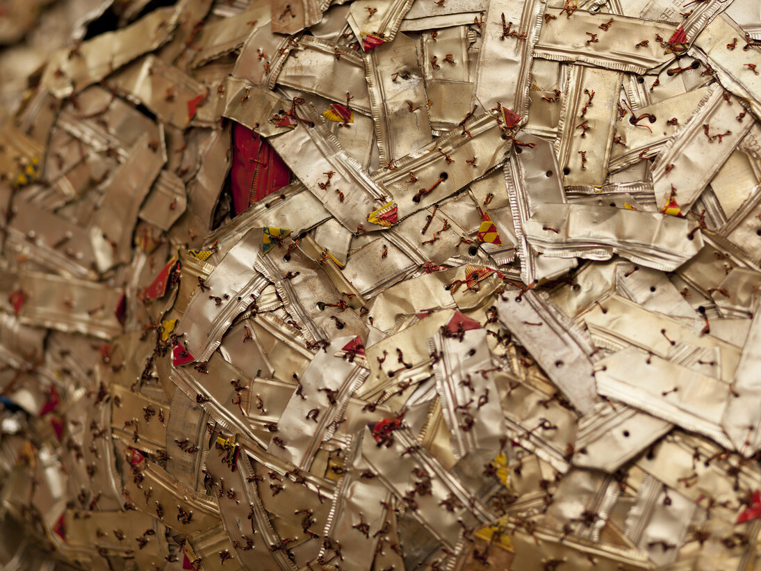 El Anatsui, AG + BA (detail 2), 2014 Installation, Aluminium and copper wire and nylon string, dimensions variable, Photo Jonathan Greet, Image courtesy October Gallery London