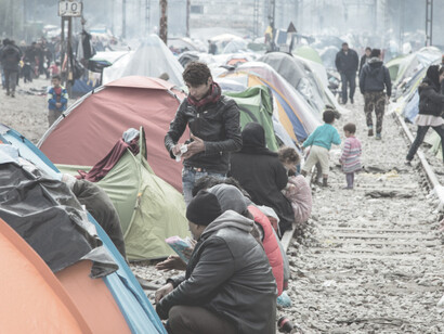 The Idomeni informal refugee settlement at the Greco-Macedonian border, pictured here at its peak shortly after the closure of the Balkan route in March 2016. The camp was evacuated at the end of May, photo by Julian Buijzen