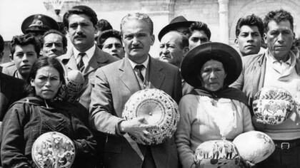 José María Arguedas refleja en sus obras las creencias y mitologías de los pueblos andinos, creando un diálogo entre el pasado prehispánico y la modernidad