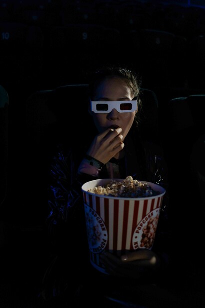 Explore como o som sincronizado e o Technicolor transformaram a experiência cinematográfica ao longo das décadas