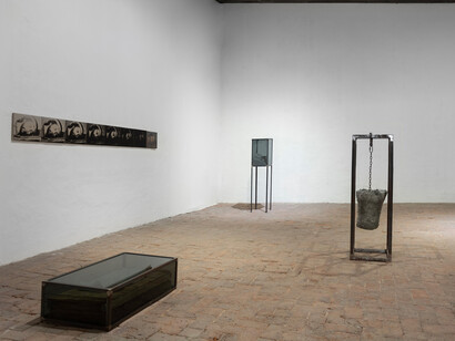 Gabriel O’Shea, Threni, vista de exhibición. Cortesía del Museo de la Ciudad de Querétaro 