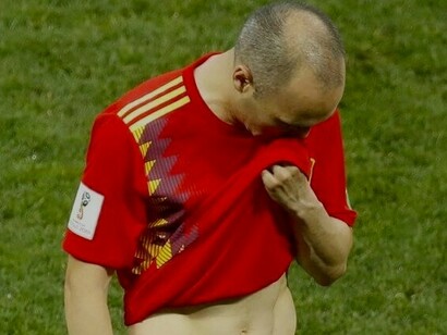 El triste adiós de Iniesta