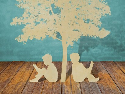 Dos niños leyendo.
El cerebro y la mente están en constante evolución y se influyen de forma bidireccional