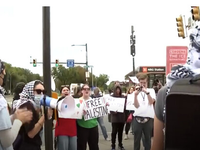 Protestas por la expulsión de Macklemore, que fue excluido por cantar a favor de Palestina y en contra del genocidio israelí. Lincoln Financial Field, Pensilvania, EE.UU.