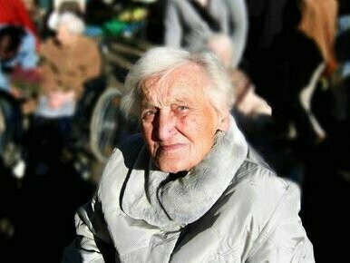 Aos 60 anos, o envelhecimento se torna mais acentuado, com mudanças fisiológicas mais perceptíveis e aumento do risco de doenças crônicas