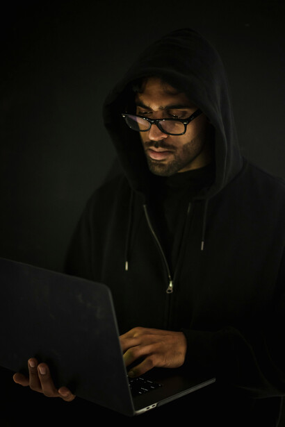 Homem levanta inquietações em grupos no Facebook a respeito da gestão do governo