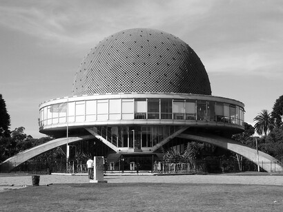 O planetário Galileo Galilei, ícone cultural de Buenos Aires, Argentina, que desde 1966 encanta visitantes com ciência, astronomia e arquitetura futurista