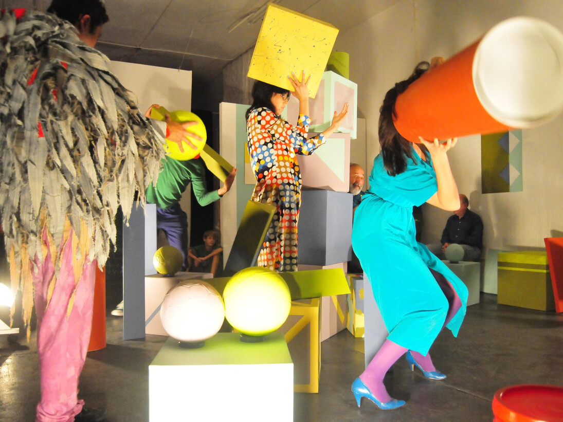 Emily Mast. B!RDBRA!N (Epilogue), 2012. Exhibition and performance as part of Public Fiction’s Theatricality and Sets series. Photographer: Anitra Haendel.