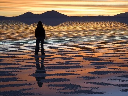 Contemplando el horizonte al atardecer