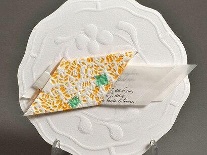 Piatti a fin di bene - Lasagna - Libro piatto con ricetta, autrice Manuela Marchesan, Collana Provviste d’artista, 2008

