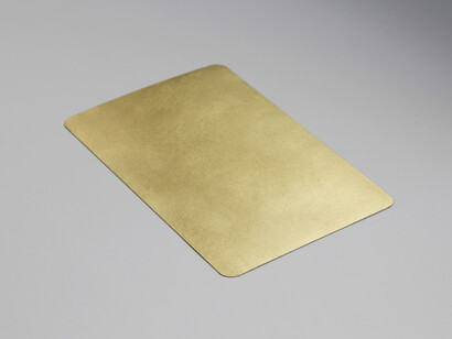 Stéphanie Saadé, "Golden Memories", 2014, ancienne photographie, feuille d’or, éd. unique + 2ea, var. n°2/5, 10 x 15 cm, courtesy of galerie anne barrault
