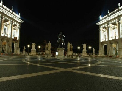 Piazza del Campidoglio verso la Cordonata, veduta notturna, foto Roberto Agostinucci