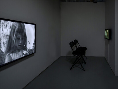 Various artists, On television, exhibition view. Courtesy of Carriage Trade