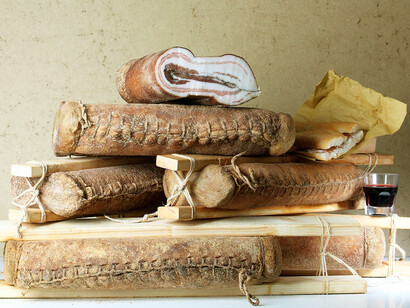 Diversi prodotti del maiale