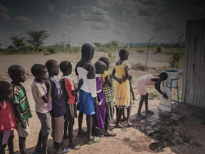 Children from the Kakuma refugee camp looking for clean water