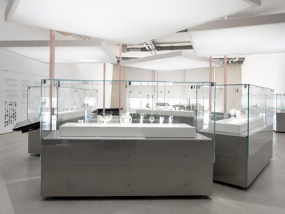 Weeping glass, exhibition view. Courtesy of Museum Boijmans Van Beuningen