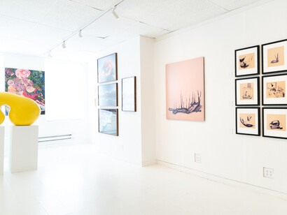 Various artists, Dremtimes, exhibition view. Courtesy of Galeria Azur