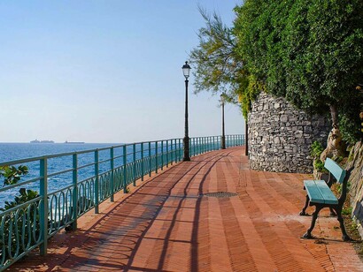 La passeggiata Anita Garibaldi, Nervi, Genova, Italia, ha una lunghezza totale di quasi 2 km