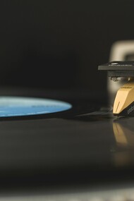 Vinyl record player